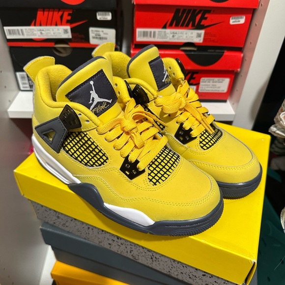 Jordan 4 Lightning